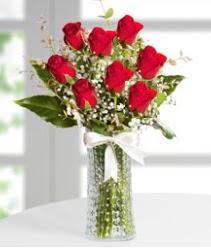 7 Adet vazoda kırmızı gül sevgiliye özel  İstanbul Üsküdar çiçek siparişi sitesi 
