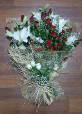 Kız isteme çiçekleri  İstanbul Üsküdar çiçekçi telefonları  Kız söz nişan çiçeği