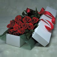  İstanbul Üsküdar online çiçek gönderme sipariş  11 adet gülden kutu