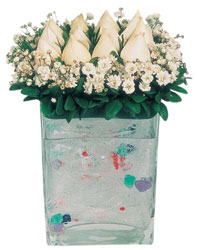  İstanbul Üsküdar çiçekçi mağazası  7 adet beyaz gül cam yada mika vazo tanzim