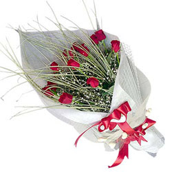  İstanbul Üsküdar yurtiçi ve yurtdışı çiçek siparişi  11 adet kirmizi gül buket- Her gönderim için ideal