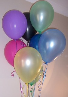 12 adet renkli uçan balon demeti