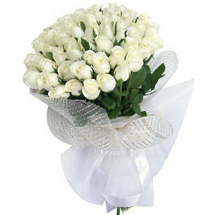  İstanbul Üsküdar kaliteli taze ve ucuz çiçekler  51 adet beyaz gülden buket tanzimi