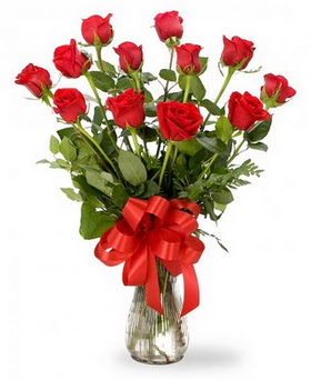  İstanbul Üsküdar çiçek , çiçekçi , çiçekçilik  12 adet kırmızı güllerden vazo tanzimi