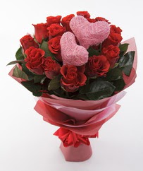 12 adet kırmızı gül ve 2 adet kalp çubuk  İstanbul Üsküdar 14 şubat sevgililer günü çiçek 