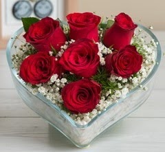 Kalp içerisinde 7 adet kırmızı gül  İstanbul Üsküdar çiçek gönderme sitemiz güvenlidir 