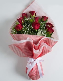 9 adet kırmızı gülden buket  İstanbul Üsküdar çiçek satışı 