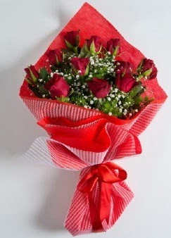 11 adet kırmızı gülden buket  İstanbul Üsküdar online çiçek gönderme sipariş 