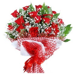 11 kırmızı gülden buket  İstanbul Üsküdar 14 şubat sevgililer günü çiçek 