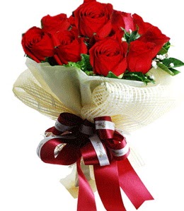 9 adet kırmızı gülden buket tanzimi  İstanbul Üsküdar çiçek gönderme sitemiz güvenlidir 