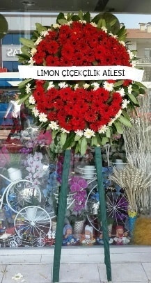 Cenaze çelenk çiçeği modeli  İstanbul Üsküdar kaliteli taze ve ucuz çiçekler 