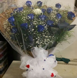 Mavi güllerden kız isteme buket çiçeği  İstanbul Üsküdar internetten çiçek siparişi 