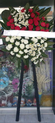 Cenaze çiçeği cenaze çiçek modelleri  İstanbul Üsküdar çiçek siparişi sitesi 