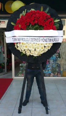 Cenaze çiçek modeli  İstanbul Üsküdar çiçek siparişi sitesi 