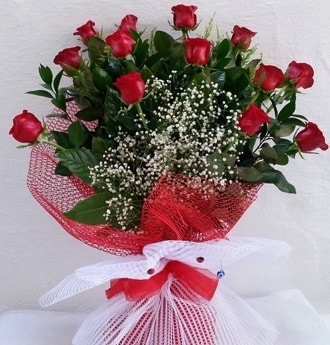 Kız isteme çiçeği buketi 13 adet kırmızı gül  İstanbul Üsküdar İnternetten çiçek siparişi 
