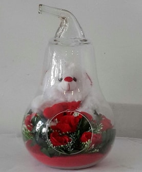 Orta boy cam armut Ayıcık ve yapay güller  İstanbul Üsküdar çiçekçi telefonları 