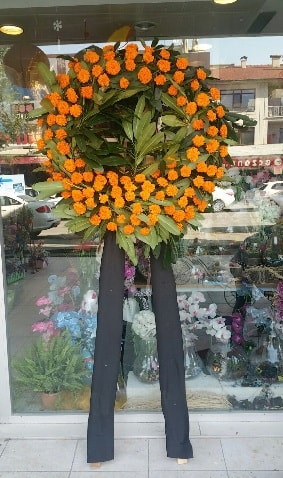 Cenaze çiçeği cenaze çelengi çiçek modeli  İstanbul Üsküdar çiçek gönderme 