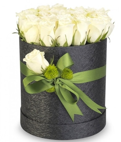 27 adet beyaz gülden görsel kutu çiçeği  İstanbul Üsküdar çiçekçiler 