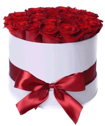 33 adet kırmızı gül özel kutuda kız isteme   İstanbul Üsküdar çiçekçiler 